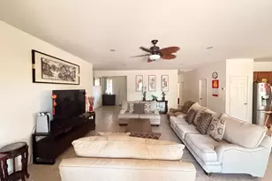 10156 W Golden Ln, Peoria, AZ 85345 - Photo 11