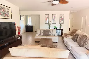 10156 W Golden Ln, Peoria, AZ 85345 - Photo 13