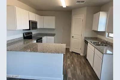 241 S Apache Avenue, Eloy, AZ 85131 - Photo 3