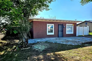 725 W Southgate Ave W, Phoenix, AZ 85041 - Photo 1