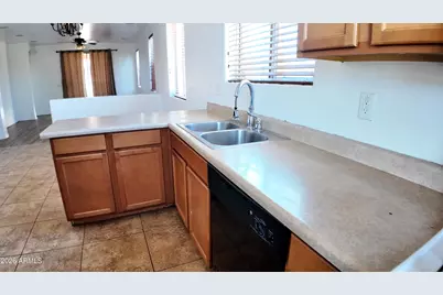 2618 W Gary Way, Phoenix, AZ 85041 - Photo 9