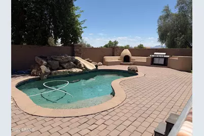 2221 N 94th Avenue, Phoenix, AZ 85037 - Photo 13