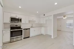 3316 E Helena Dr, Phoenix, AZ 85032 - Photo 3