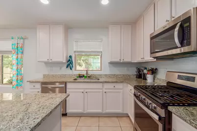 8216 W Albeniz Place, Phoenix, AZ 85043 - Photo 11