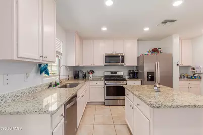 8216 W Albeniz Place, Phoenix, AZ 85043 - Photo 9