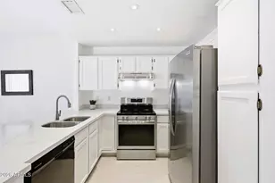 13833 S 40th St, Phoenix, AZ 85044 - Photo 11