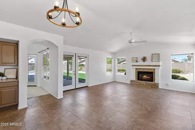 8832 W Betty Elyse Lane, Peoria, AZ 85382 - Photo 3
