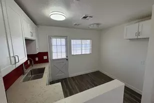 502 E Cody Dr, Phoenix, AZ 85040 - Photo 7