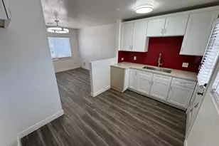 502 E Cody Dr, Phoenix, AZ 85040 - Photo 5