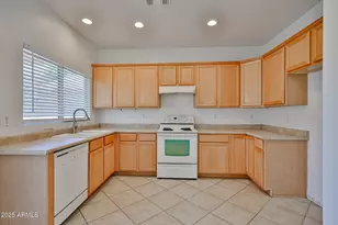 14584 W Watson Ln, Surprise, AZ 85379 - Photo 11