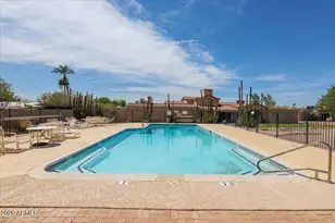 5702 E Camelback Rd, Phoenix, AZ 85018 - Photo 17