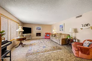 11817 S Coconino St, Phoenix, AZ 85044 - Photo 5