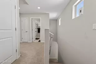 8224 W Albeniz Pl, Phoenix, AZ 85043 - Photo 33