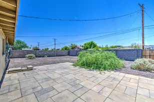 2225 E Lynne Ln, Phoenix, AZ 85042 - Photo 27