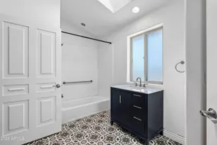 225 W Orchid Ln, Phoenix, AZ 85021 - Photo 39