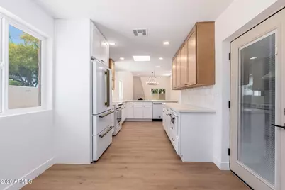 3401 N 37th Street #9, Phoenix, AZ 85018 - Photo 11