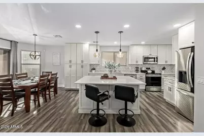 10617 W Daley Lane, Peoria, AZ 85383 - Photo 11