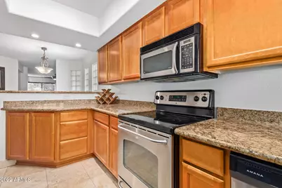 3235 E Camelback Road #Unit 201, Phoenix, AZ 85018 - Photo 5