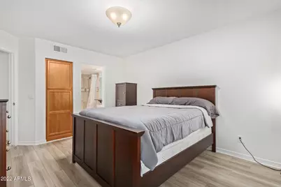 3235 E Camelback Road #Unit 201, Phoenix, AZ 85018 - Photo 9