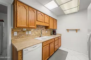 10020 W Royal Oak Rd, Sun City, AZ 85351 - Photo 9
