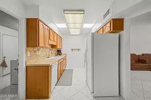 10020 W Royal Oak Rd, Sun City, AZ 85351 - Photo 11