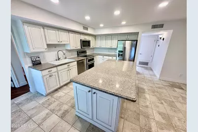 8084 E Del Laton Drive, Scottsdale, AZ 85258 - Photo 5