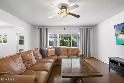4320 E Clarendon Avenue, Phoenix, AZ 85018 - Photo 9