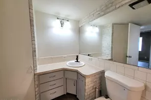 3401 W St Moritz Ln, Phoenix, AZ 85053 - Photo 21
