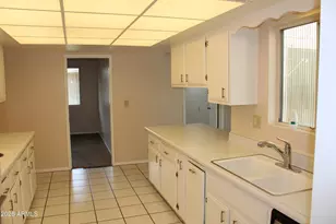 10207 W Kingswood Cir, Sun City, AZ 85351 - Photo 7