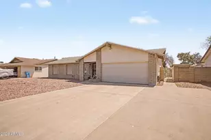 3753 W Dalphin Rd, Phoenix, AZ 85051 - Photo 3