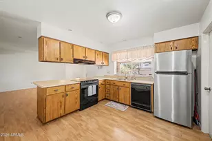 3753 W Dalphin Rd, Phoenix, AZ 85051 - Photo 13