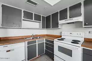 15601 N 27th St, Phoenix, AZ 85032 - Photo 9