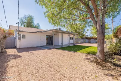 8202 E Piccadilly Road, Scottsdale, AZ 85251 - Photo 35