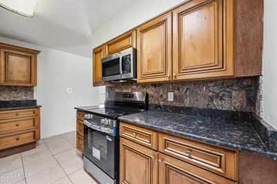 12422 N Cherry Hills Drive E, Sun City, AZ 85351 - Photo 11