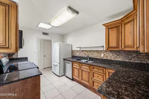 12422 N Cherry Hills Dr E, Sun City, AZ 85351 - Photo 9