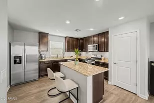 8037 W Agora Ln, Phoenix, AZ 85043 - Photo 7