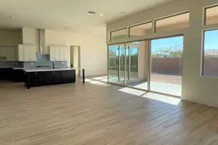 9273 W Country Club Trail, Peoria, AZ 85383 - Photo 11