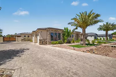 18032 W Montebello Avenue, Litchfield Park, AZ 85340 - Photo 7