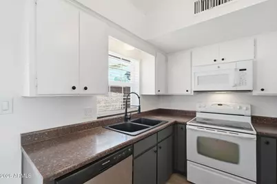 1320 E Bethany Home Road #52, Phoenix, AZ 85014 - Photo 9