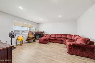10718 W El Capitan Cir, Sun City, AZ 85351 - Photo 7