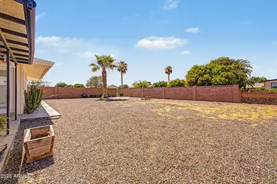 10718 W El Capitan Circle, Sun City, AZ 85351 - Photo 27