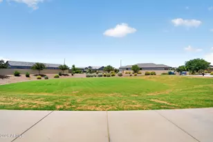 655 S Longspur Ln, Gilbert, AZ 85296 - Photo 37