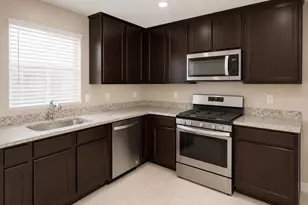 8247 W Illini St, Phoenix, AZ 85043 - Photo 3