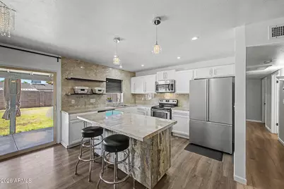 8137 W Montecito Avenue, Phoenix, AZ 85033 - Photo 5