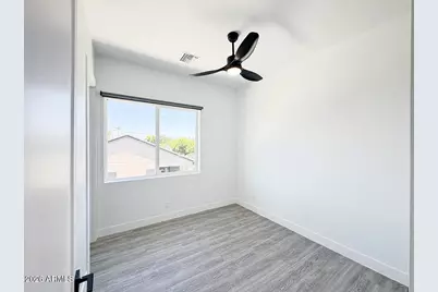 3107 N 39th Street #11, Phoenix, AZ 85018 - Photo 5