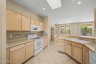 15815 W Wildflower Dr, Surprise, AZ 85374 - Photo 13