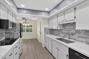 18446 N 104th Ave, Sun City, AZ 85373 - Photo 17