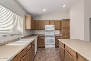 17771 W Ventura St, Surprise, AZ 85388 - Photo 15