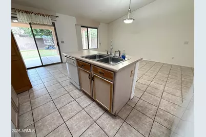 10781 W Robin Lane W, Peoria, AZ 85373 - Photo 5