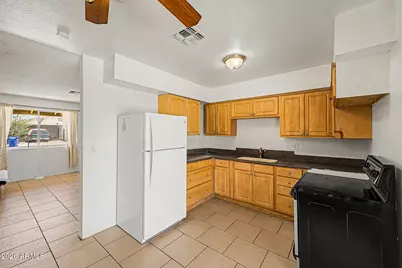 6812 N 65th Avenue, Glendale, AZ 85301 - Photo 9